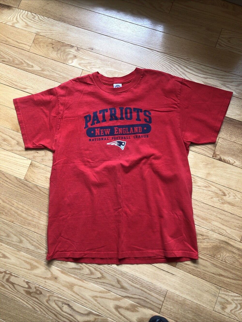 Vintage New England Patriots T-Shirt Large Red NFL National Football League